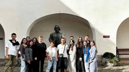 photo_5226526010533604096_y