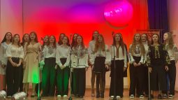 photo_5269619874135663421_y