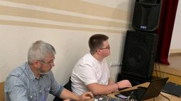 photo_5287720189170937391_y