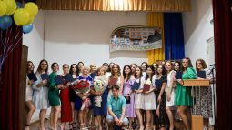 photo_5469785317432216053_y