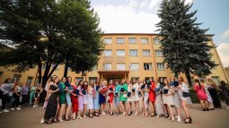 photo_5469785317432216062_y